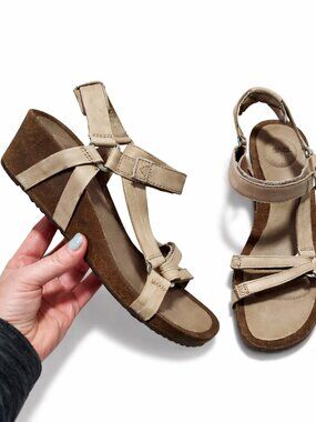 TEVA Ysidro Wedge Sandals Leather Strappy Adjustable Summer Beach Tan Women's 9